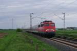 110 508-9 mit dem RE 10452 von Dsseldorf nach Aachen kuzr vor Herrath am 08.05.2012