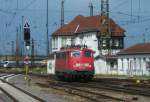 110 480 rangiert nun, nachdem sie einen Sonderzug aus Augsburg nach Leipzig brachte, im Leipziger Hbf Richtung BW West.