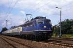 In strahlendem Kobaltblau kam am 15.8.1987 um 13.33 Uhr die DB 110321 mit dem D 2043 nach Bad Harzburg durch den Bahnhof Wissingen gefahren.