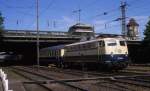 110453 verläßt am 12.5.1988 um 11.18 Uhr mit dem Interzonenzug D 345 nach Berlin den unteren Bahnhof des HBF Osnabrück.