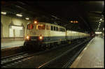 110419 steht am 12.1.1990 um 20.00 Uhr mit dem N 8632 nach Münster auf Gleis 1 im HBF Osnabrück bereit.