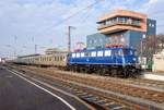 110 428 mit dem UEF Sonderzug DPE 20100 nach Oberhof ist in Schweinfurt eingefahren.(Schweinfurt 11.2.2017).