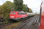 110 278 der Centralbahn wartete am 17.10.16 in Mönchengladbach auf ihren nächsten Einsatz, das Bild entstand aus dem Ersatzpark der RB33 während der Einfahrt in den Hauptbahnhof 