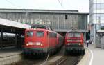 110 223 und 218 422 in Mnchen Hbf. Die 218 wird in krze nach Mhldorf abdieseln (Mnchen, 11.8.2008)