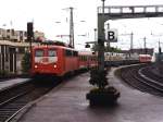 Heute drei Farbvariante der BR 110. Hier fahrt die 110 133-6 mit RB 8414 Kln Deutz-Mnchengladbach ein in Aachen Hauptbahnhof am 13-7-1998. Bild und scan: Date Jan de Vries.
