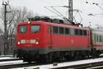 Die 110 200-3 zieht ihren IC am 02.01.2011 durch Kln Messe Deutz.