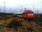 110 276-3 mit RE 10321 Aachen-Hamm auf Duisburg Hauptbahnhof am 14-8-1999. Bild und scan: Date Jan de Vries.