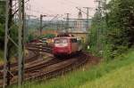 110 180-7 beschleunigt ihren RE in Richtung Schwbisch Hall-Hessental aus dem Bahnhof Crailsheim heraus, August 1997.