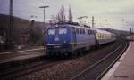 110196 mit E 3618 aus Tübingen am 3.3.1989 um 12.42 Uhr in Stuttgart Untertürkheim.