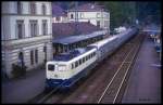 110143 steht mit dem E 3229 am 17.8.1989 abfahrbereit nach Heilbronn im Bahnhof Eberbach.