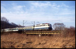 110386 mit einem RB Richtung Göttingen auf der Leinebrücke bei Freden am 14.01.1998.