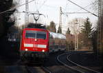 111 113 DB kommt mit dem RE4 von Dortmund-HBf nach Aachen-Hbf und kommt aus Richtung Neuss-Hbf,Mönchengladbach-Hbf,Rheydt-Hbf,Wickrath,Beckrath,Herrath und fährt in Erkelenz ein und fährt dann weiter in Richtung Baal,Hückelhoven-Baal,Brachelen,Lindern,Süggerrath,Geilenkirchen,Frelenberg,Zweibrüggen,Übach-Palenberg,Rimburg,Finkenrath,Hofstadt,Herzogenrath, Kohlscheid,Richterich,Laurensberg,Aachen-West,Aachen-Schanz,Aachen-Hbf. 
Aufgenommen vom Bahnsteig 1 in Erkelenz. 
Bei schönem Sonnenschein am Nachmittag vom 10.3.2017.