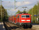 Ein Nachschuss von der 111 147-5 DB schiebt den RE4 aus Aachen-Hbf nach Düsseldorf-Hbf
und kommt aus Richtung Aachen-Hbf,Aachen-Schanz,Aachen-West,Laurensberg,Richterich,Kohlscheid,Herzogenrath,Palenberg,Zweibrüggen,Frelenberg,Geilenkirchen,Süggerrath,Lindern,Brachelen,Hückelhoven-Baal,Baal und hält in Erkelenz und fährt dann weiter in Richtung Herrath,Beckrath,Wickrath,Rheydt-Hbf,Mönchengladbach-Hbf. Aufgenommen vom Bahnsteig 1 in Erkelenz. 
Bei schönem Sonnenschein am Nachmittag vom 10.4.2017.