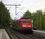 Ein Nachschuss von der 111 113 DB schiebt den RE4 aus Aachen-Hbf nach Dortmund-Hbf und kommt aus Richtung