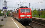 111 128 DB kommt mit einem Verstärkerzug von Düsseldorf-Hbf nach Aachen-Hbf  und kommt aus Richtung Neuss-Hbf,Mönchengladbach-Hbf und hält in Rheydt-Hbf und fährt dann weiter
