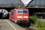 Immer wieder gern genommen: 111 111-1, die siebenfache Antwort auf Stefan Kaczmareks Hilferuf  Ich will die Eins . Aufnahme: Mönchengladbach Hbf, 13.7.17, mit RE4-Verstärker Düsseldorf - Aachen.