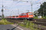 Der RE 8-Verstärker Köln - Kaldenkirchen verlässt Mönchengladbach Hbf, geschoben von 111 105.