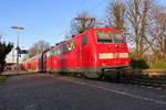 Ein Nachschuss von der 111 114 DB  schiebt den RE4 aus Aachen-Hbf nach Dortmund-Hbf und kommt aus Richtung Aachen-Hbf,Aachen-Schanz,Aachen-West,Laurensberg,Richterich,Kohlscheid,Herzogenrath,Palenberg,Zweibrüggen,Frelenberg,Geilenkirchen,Süggerath,Lindern, Brachelen,Hückelhoven-Baal,Baal,Erkelenz,Herrath,Beckrath,Wickrath,Rheydt und fährt dann weiter in Richtung Mönchengladbach,Neuss.
Aufgenommen vom Bahnsteig 2 in Rheydt-Hbf.
Bei Sonnenschein am Kalten Nachmittag vom 16.2.2018.