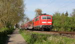 111 127 DB kommt mit dem RE4 von Dortmund-HBf nach Aachen-Hbf und kommt aus Richtung Rheydt,Wickrath,Beckrath,Herrath,Erkelenz,Baal,Hückelhoven-Baal,Brachelen,,Lindern,Süggerath,Geilenkirchen,Frelenberg,Zweibrüggen und wird gleich in Übach-Palenberg halten und fährt dann weiter in Richtung Rimburg,Finkenrath,Hofstadt,Herzogenrath, Kohlscheid,Richterich,Laurensberg,Aachen-West,Aachen-Schanz,Aachen-Hbf. 
Aufgenommen Zwischen Übach-Palenberg und Zweibrüggen. 
Bei Sommerwetter am 19 April 2018. 
Aufgenommen am Nachmittag vom 19.4.2018. 