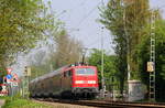 Ein Nachschuss von der 111 111  DB schiebt den RE4 aus Aachen-Hbf nach Dortmund-Hbf und kommt aus Richtung