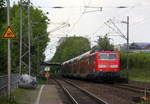 Ein Nachschuss von der 111 127 DB schiebt den RE4 aus Aachen-Hbf nach Dortmund-Hbf und kommt aus Richtung Aachen-West,Laurensberg,Richterich, und fährt durch Kohlscheid in Richtung