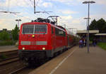 111 127 DB kommt mit dem RE4 von Dortmund-HBf nach Aachen-Hbf und kommt aus Richtung Neuss-Hbf,Mönchengladbach-Hbf und hält in Rheydt-Hbf und fährt dann weiter in Richtung Wickrath,Beckrath,Herrath,Erkelenz,Baal,Hückelhoven-Baal,Brachelen,Lindern,Süggerath,Geilenkirchen,Frelenberg,Zweibrüggen,Übach-Palenberg,Rimburg,Finkenrath,Hofstadt,Herzogenrath, Kohlscheid,Richterich,Laurensberg,Aachen-West,Aachen-Schanz,Aachen-Hbf. 
Aufgenommen vom Bahnsteig 3 in Rheydt-Hbf.
Am führen Freitagabend vom 11.5.2018.