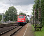 Ein Nachschuss von der 111 118 DB schiebt den RE4 aus Aachen-Hbf nach Dortmund-Hbf und kommt aus Richtung Aachen-West,Laurensberg,Richterich, und fährt durch Kohlscheid in Richtung Herzogenrath,Mönchengladbach,Neuss. 
Aufgenommen vom Bahnsteig 1 in Kohlscheid.
Bei Sonne und Regenwolken am Nachmittag vom 18.6.2018.