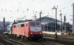 111112 fährt hier am 24.3.1999 mit einem Dosto in Köln HBF in Richtung Köln Deutz weiter.