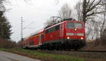 111 119 DB  kommt mit dem RE4 Verstärkerzug aus Düsseldorf-Hbf nach Aachen-Hbf und kommt aus Richtung Rheydt,Wickrath,Beckrath,Herrath,Erkelenz,Baal,Hückelhoven-Baal,Brachelen,,Lindern,Süggerath,Geilenkirchen,Frelenberg,Zweibrüggen,Übach-Palenberg,Finkenrath,Hofstadt und kommt durch Herzogenrath,Worm in Richtung Herzogenrath,Kohlscheid,Richterich,Laurensberg,Aachen-West,Aachen-Schanz,Aachen-Hbf. Aufgenommen von der Grenzstraße in Herzogenrath,Worm. Bei Regenwolken am Nachmittag vom 28.2.2019.