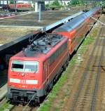 111 200 mit RE nach Mnchen Hbf am 23.06.2007 bei der Ausfahrt aus Regensburg Hbf.