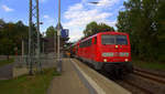 111 096 DB kommt mit dem RE4 Verstärkerzug von Düsseldorf-Hbf nach Aachen-Hbf und kommt aus Richtung Neuss-Hbf,Mönchengladbach-Hbf,Rheydt-Hbf,Wickrath,Beckrath,Herrath,Erkelenz,Baal,Hückelhoven-Baal,Brachelen,Lindern,Süggerath,Geilenkirchen,Frelenberg,Zweibrüggen und hilt in Übach-Palenberg und fährt in Richtung Rimburg,Finkenrath,Hofstadt,Herzogenrath, Kohlscheid,Richterich,Laurensberg,Aachen-West,Aachen-Schanz,Aachen-Hbf. 
Aufgenommen von Bahnsteig 1 von Übach-Palenberg.
Bei Sonne und Wolken am Nachmittag vom 10.9.2019.