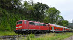 111 062-6 zieht Ende Juli 2020 RE4 Richtung Aachen durch Ennepetal.