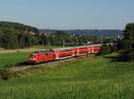 Die 111 217 mit einem RE am 21.08.2020 unterwegs bei Mirskofen.