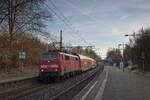 111 194 durchfährt mit einer weiteren 111er im Sandwich im Ersatzverkehr auf der Linie RE11 den Bahnhof Dortmund - Signal-Iduna-Park (12.02.2022)