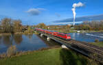 111 092 mit RE3 am 18.11.2023 bei Plattling.