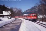 Noch im vergangenen Jahr wurden die Regionalbahnen (Salzburg -) Freilassing - Berchtesgaden mit Lok voraus bespannt, was am 23.2.03 diese Foto von der 111 035 im prchtigsten Sonnenschein in