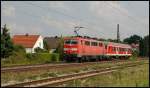 Die 111 025 berfhrt einen Wittenb.-Stw. nach Augsburg. Aufgenommen in den Sommerferien 2008 bei Haspelmoor.