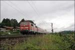 111 055 (9180 6 111 055-0 D-DB) bringt die RB 30015 nach Salzburg Hbf.