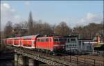 111 012 (9180 6111 012-1 D-DB) berquert den Harkortsee mit dem RE4 (RE 10418)  WUPPER-Express , Dortmund Hbf - Aachen Hbf, am Haken.