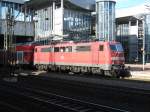 111 104-6 mit einem RE nach Frankfurt im Bahnhof Kassel Wilhelmshhe.