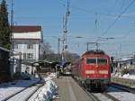 Lok 111 035 mit Dosto nach Salzburg in Prien am Chiemsee, 28.Feb.09
