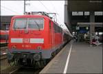 111 012 mit dem  Wupper-Express  RE11594 von Dsseldorf nach Aachen bei der Bereitstellung in Dsseldorf 16.4.2009