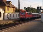 Ein seltener Gast auf der Neckar-Alb-Bahn (KBS 760) ist eine 111. Hier 111 074 mit dem RE 22048 von Tbingen nach Stuttgart mit Halt in Wendlingen/N. (24.09.2009)