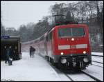 111 114 als RE9 Zuglok, diese gerade den DoSto Park in den Bahnhof der Stadt Eschweiler reinzieht.