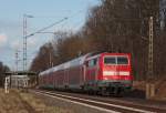 RE10429 mit Schublok 111 014-7 nach Dortmund kurz vor dem Bahnhof Geilenkirchen am Esig 27.2.10