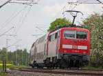 111 126-9 schiebt ihren RE4 (10421) nach Dortmund hier kurz vor dem Geilenkirchener Bahnhof, 19.5.10