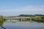 Regionalbahn mit BR 111 am 29.05.2010 auf der Donaubrcke Poikam