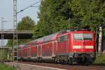 111 111 mit dem RE10431 nach Dortmund kurz vor dem Bahnhof Geilenkirchen, 22.5.10