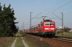 Am 07. April 2010 beschleunigt die Ludwigshafener 111 072 die versptete RB 18619 von Mannheim nach Karlsruhe aus dem Haltepunkt von Wiesental. Leider hat man die Fahrplne nicht an die Baureihe 111 angepasst, sodass die meisten lokbespannten Regionalbahnen, die seit dem Fahrplanwechsel im Winter 2009 auf der KBS 700 unterwegs sind, mit deutlicher Versptung verkehren. Die 111er werden im gleichen Fahrplan eingesetzt, wie auch die 425, die mit den Zeiten auch schon zu kmpfen haben...