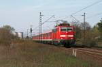 Am 07. April 2010 erreicht die Ludwigshafener 111 042 mit der RB 18691 von Mannheim nach Karlsruhe in Krze den Haltepunkt von Wiesental.
